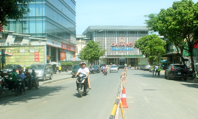 [Anh] Ha Noi: Rao chan thi cong ga S12 duong Tran Hung Dao - Hinh anh 10